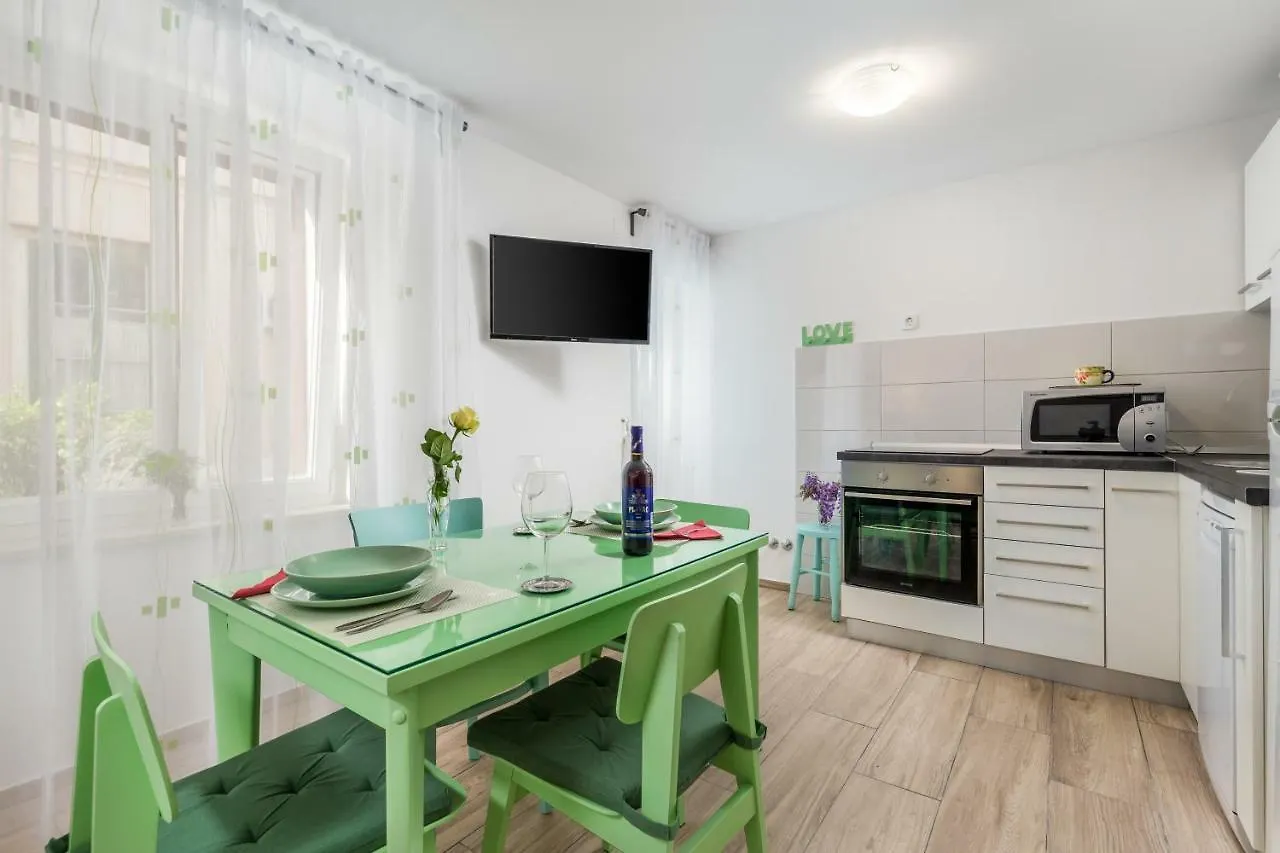Adeona Apartments location